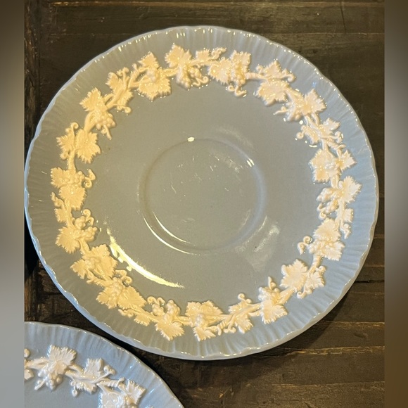 Wedgwood Cream on Lavender Dessert Plate or Saucer Set of 4 - Picture 4 of 8